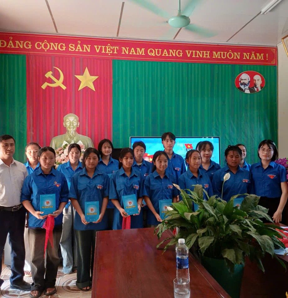 LỄ KẾT NẠP ĐOÀN VIÊN MỚI – NIỀM VINH DỰ CỦA HỌC SINH LỚP 9 TRƯỜNG PTDTBT TH VÀ THCS SUỐI LƯ